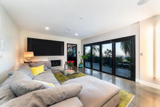 1411 Edgehill Place, Pasadena, CA 91103