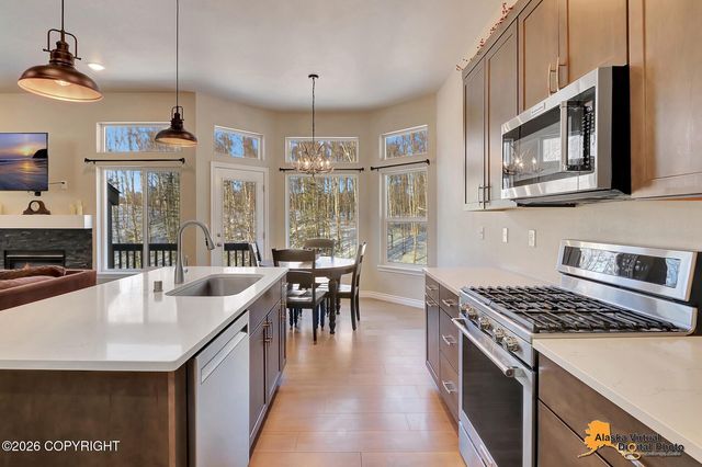 6047 E Sun Crest Drive, Wasilla, AK 99654