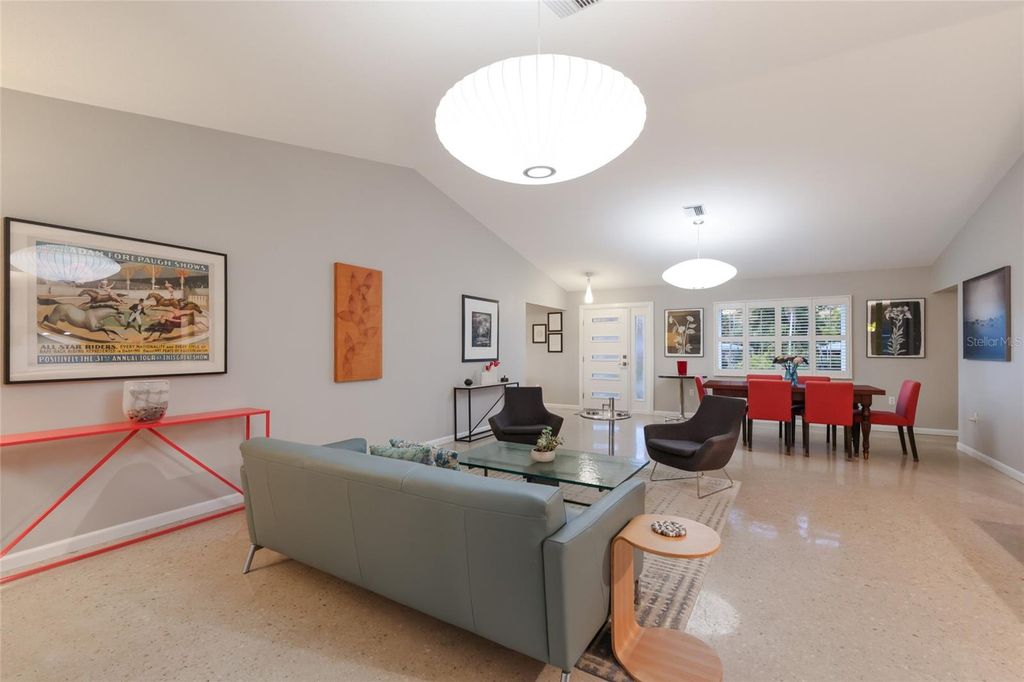 Image 13 of property listing at 428 SAPPHIRE DRIVE, Sarasota, FL 34234