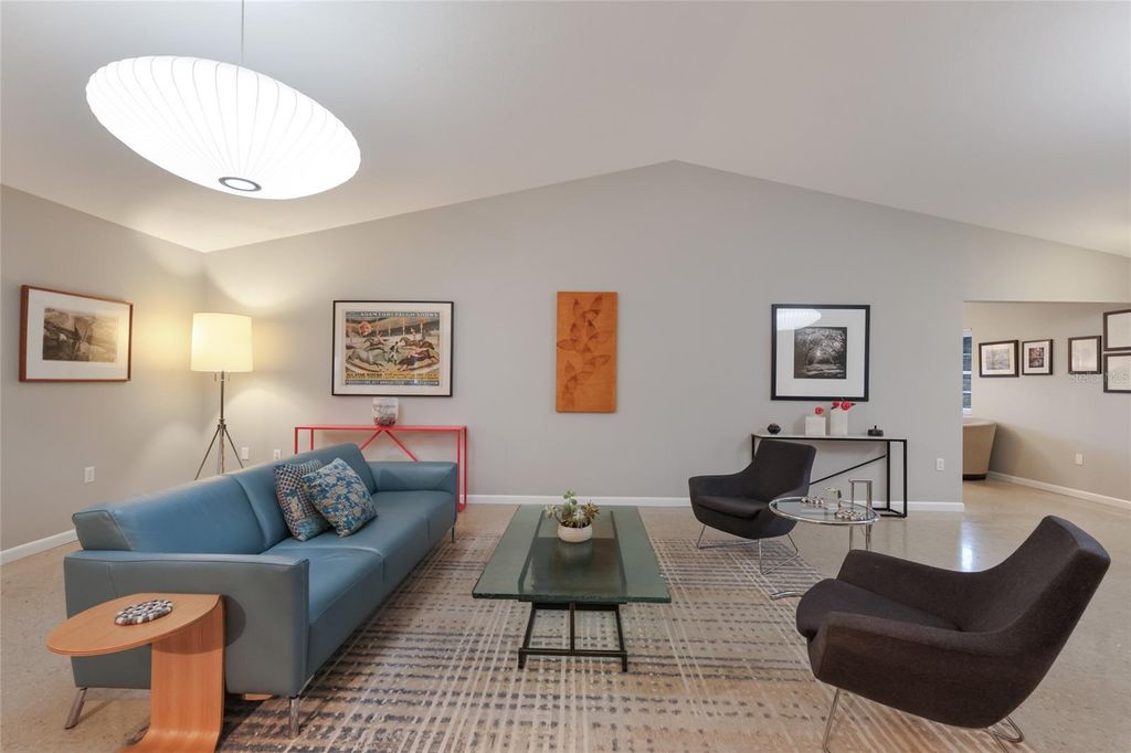 Image 14 of property listing at 428 SAPPHIRE DRIVE, Sarasota, FL 34234