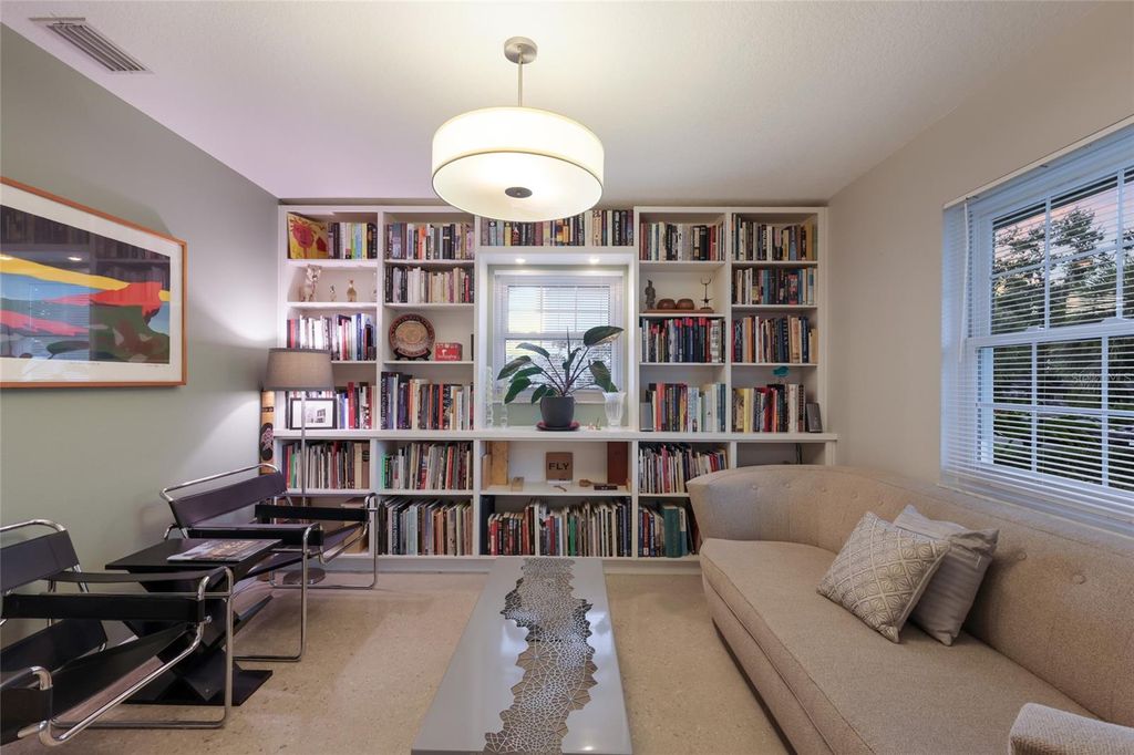 Image 15 of property listing at 428 SAPPHIRE DRIVE, Sarasota, FL 34234