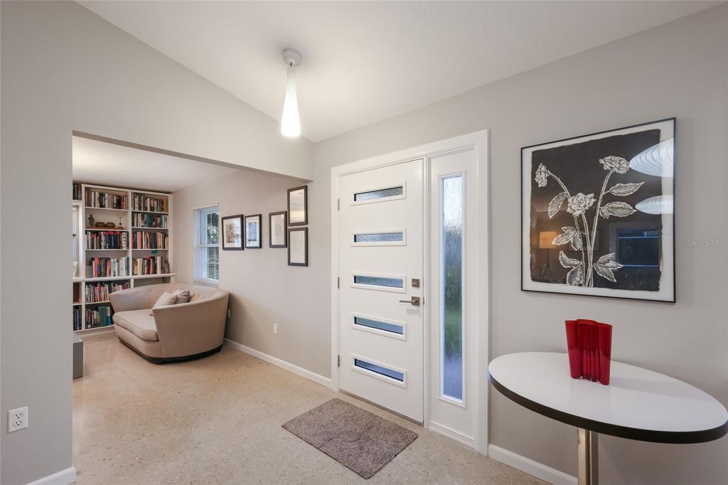 Image 3 of property listing at 428 SAPPHIRE DRIVE, Sarasota, FL 34234