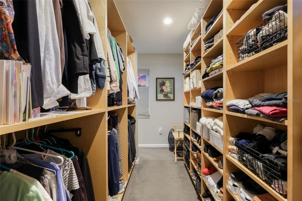 Image 22 of property listing at 428 SAPPHIRE DRIVE, Sarasota, FL 34234