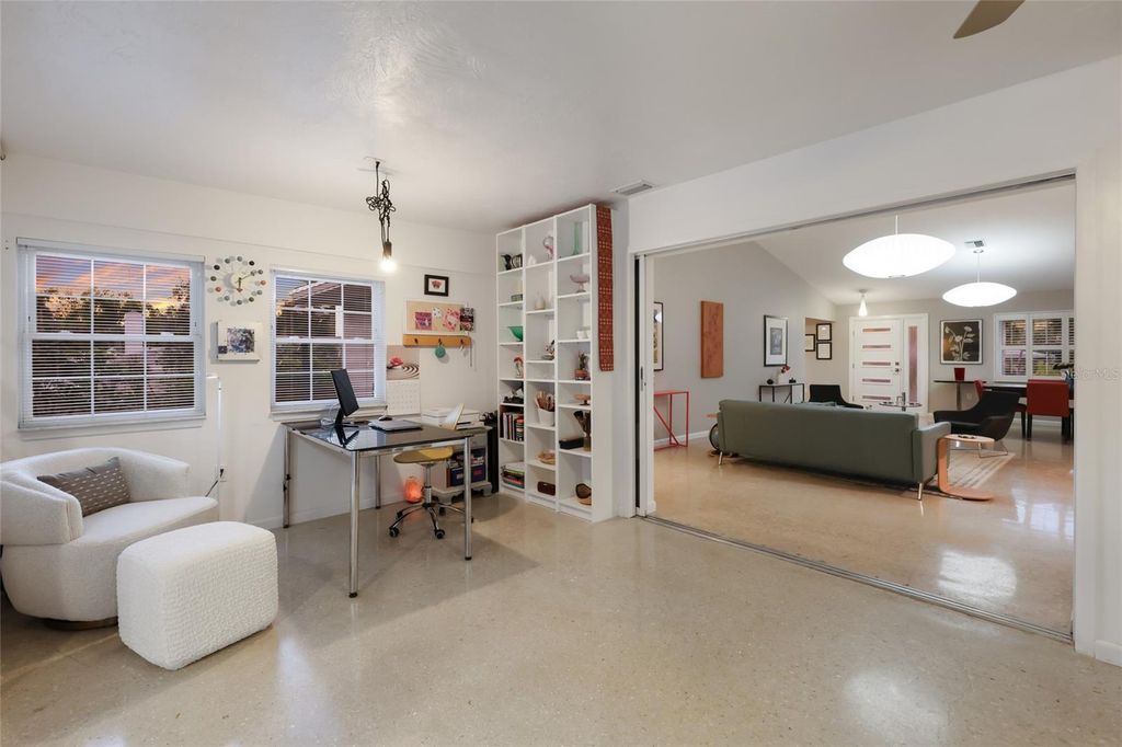 Image 24 of property listing at 428 SAPPHIRE DRIVE, Sarasota, FL 34234