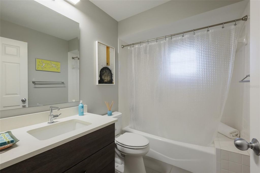 Image 29 of property listing at 428 SAPPHIRE DRIVE, Sarasota, FL 34234