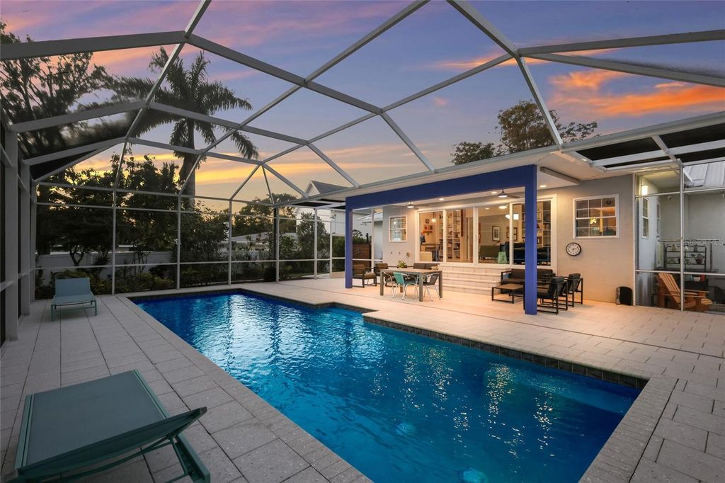 Image 32 of property listing at 428 SAPPHIRE DRIVE, Sarasota, FL 34234