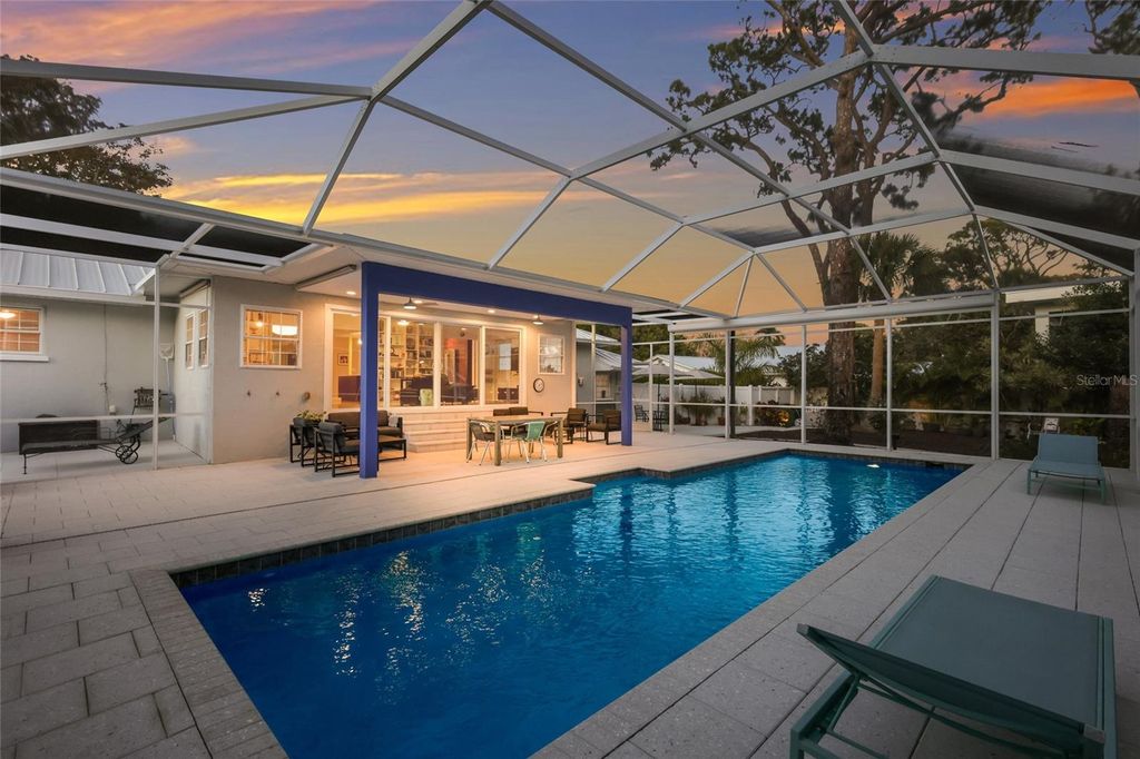 Image 35 of property listing at 428 SAPPHIRE DRIVE, Sarasota, FL 34234