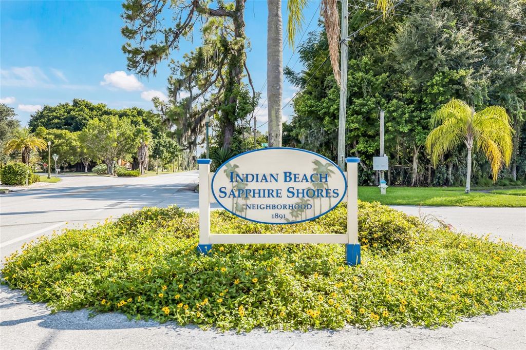 Image 53 of property listing at 428 SAPPHIRE DRIVE, Sarasota, FL 34234