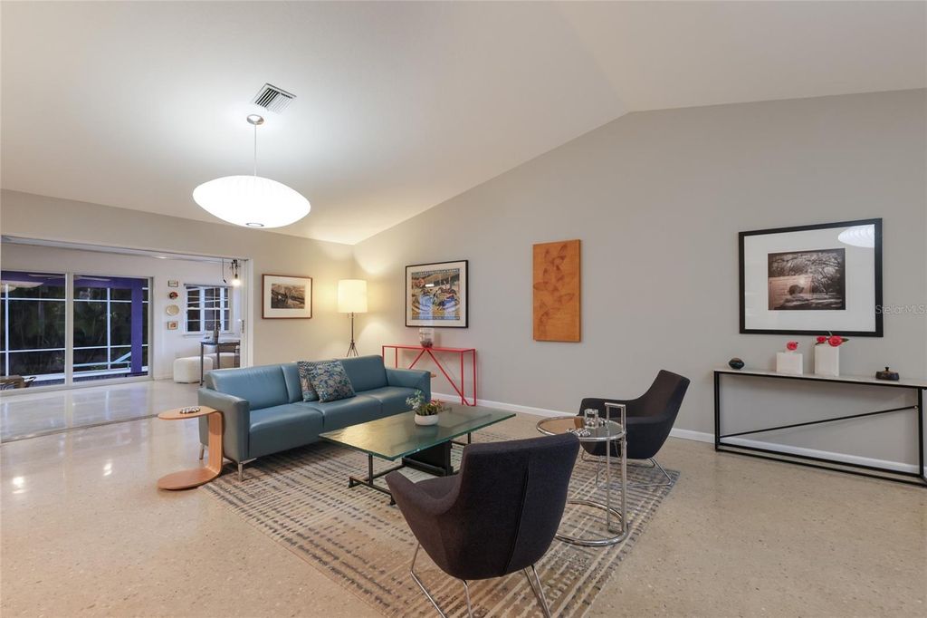 Image 9 of property listing at 428 SAPPHIRE DRIVE, Sarasota, FL 34234