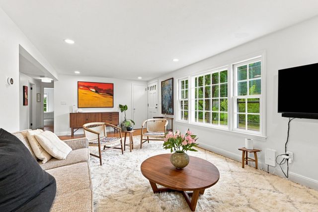 52 Blue Hills Rd, Amherst, MA 01002