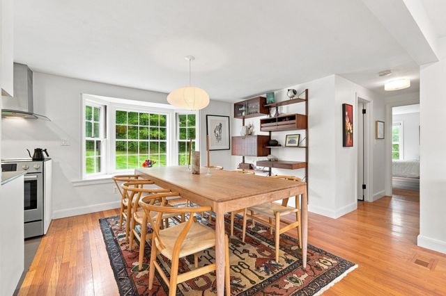 52 Blue Hills Rd, Amherst, MA 01002