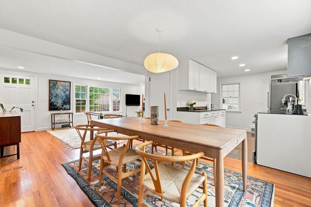 52 Blue Hills Rd, Amherst, MA 01002