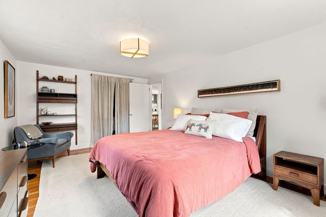 52 Blue Hills Rd, Amherst, MA 01002