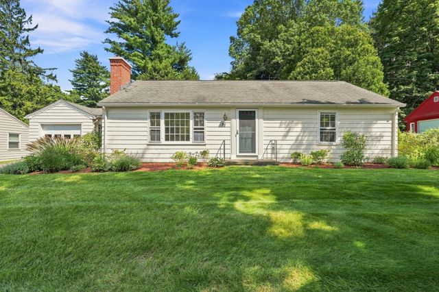 52 Blue Hills Rd, Amherst, MA 01002