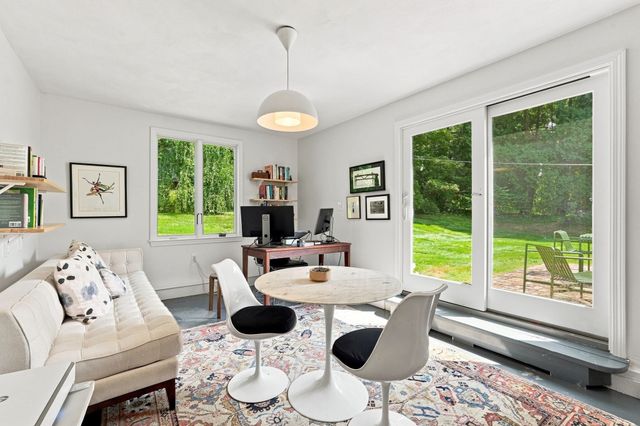 52 Blue Hills Rd, Amherst, MA 01002