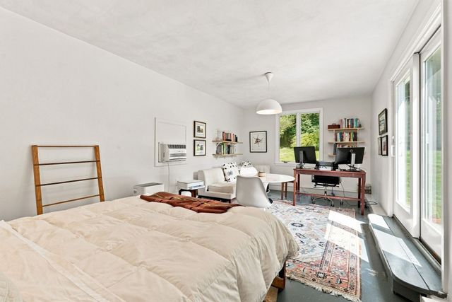 52 Blue Hills Rd, Amherst, MA 01002