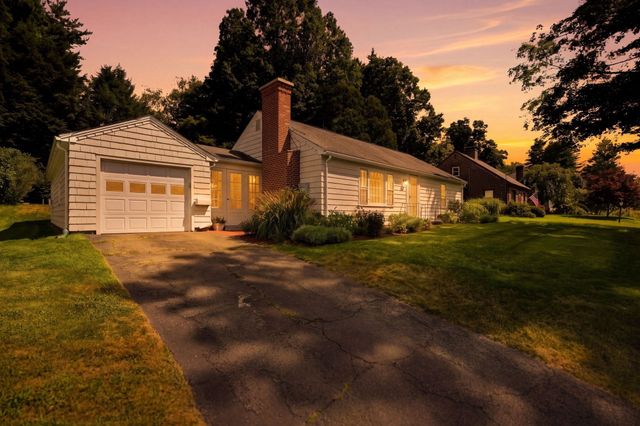 52 Blue Hills Rd, Amherst, MA 01002