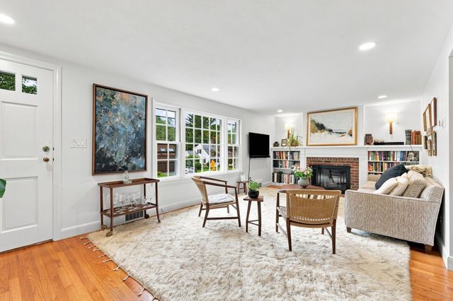 52 Blue Hills Rd, Amherst, MA 01002