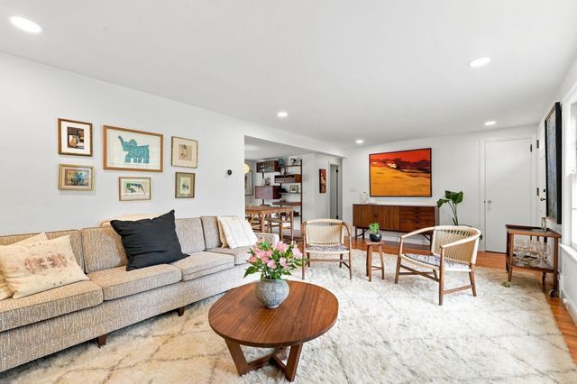 52 Blue Hills Rd, Amherst, MA 01002