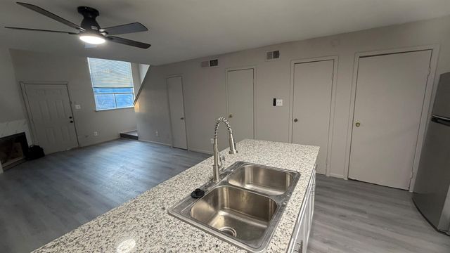 10001 Westpark Drive 86, Houston, TX 77042