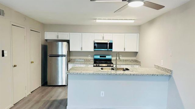 10001 Westpark Drive 86, Houston, TX 77042