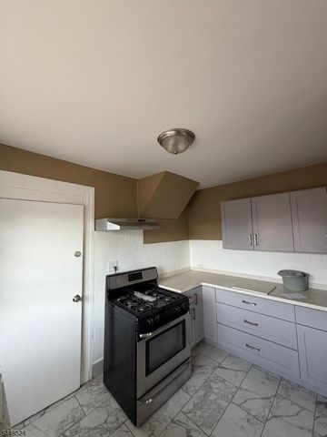 139 Osborne Ter, Newark City, NJ 07108