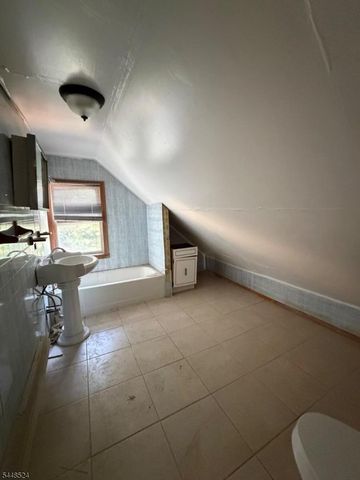 139 Osborne Ter, Newark City, NJ 07108