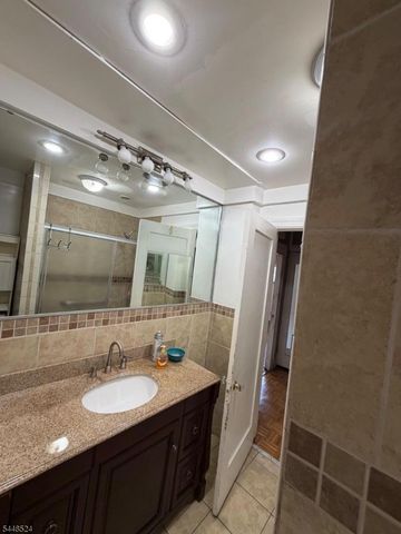139 Osborne Ter, Newark City, NJ 07108