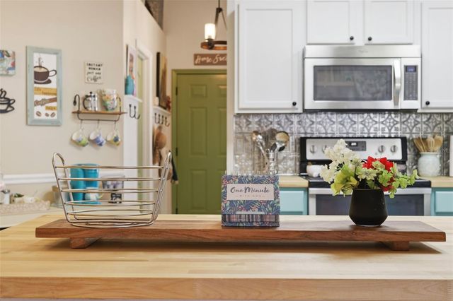 1925 PINE COURT, Deland, FL 32720