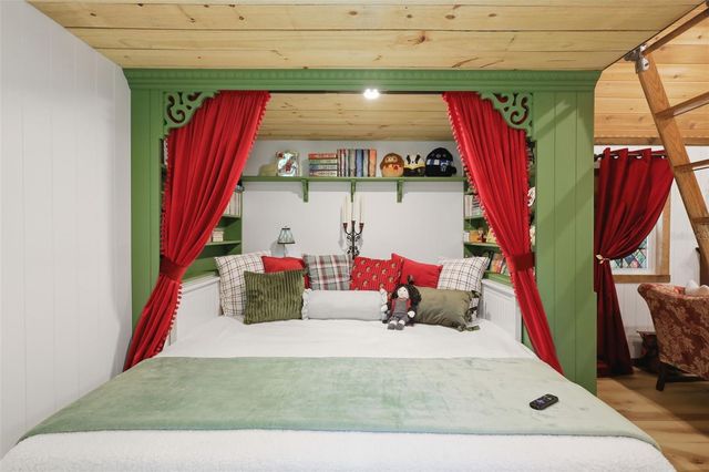 1925 PINE COURT, Deland, FL 32720