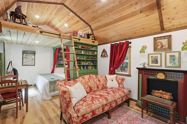 1925 PINE COURT, Deland, FL 32720