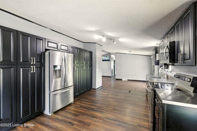 213 Octagon Ave, Louisville, KY 40229