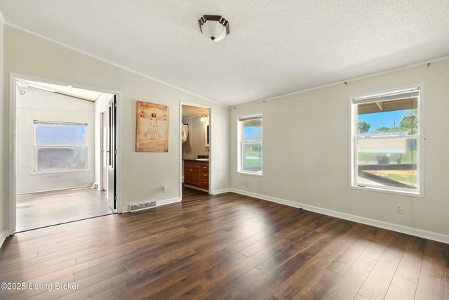 213 Octagon Ave, Louisville, KY 40229