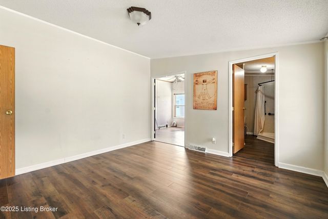 213 Octagon Ave, Louisville, KY 40229