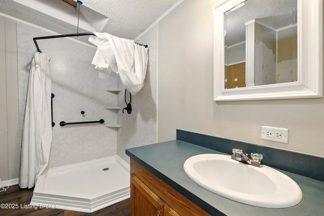 213 Octagon Ave, Louisville, KY 40229