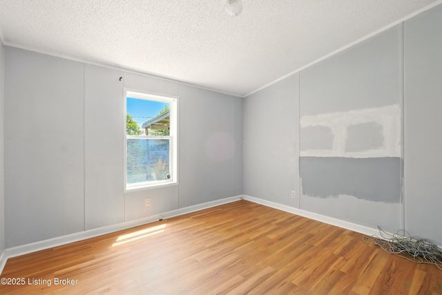 213 Octagon Ave, Louisville, KY 40229