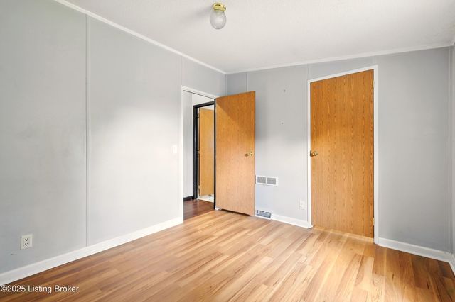 213 Octagon Ave, Louisville, KY 40229