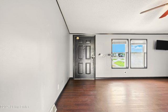 213 Octagon Ave, Louisville, KY 40229