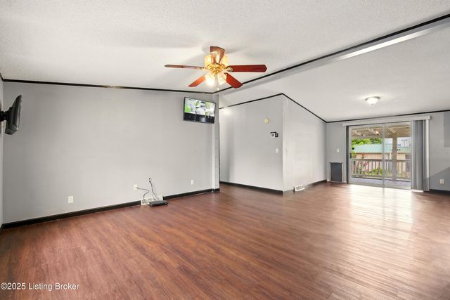 213 Octagon Ave, Louisville, KY 40229