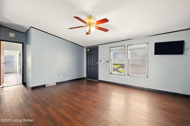 213 Octagon Ave, Louisville, KY 40229