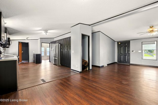 213 Octagon Ave, Louisville, KY 40229