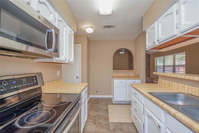 16778 Gleneagle Drive N, Conroe, TX 77385