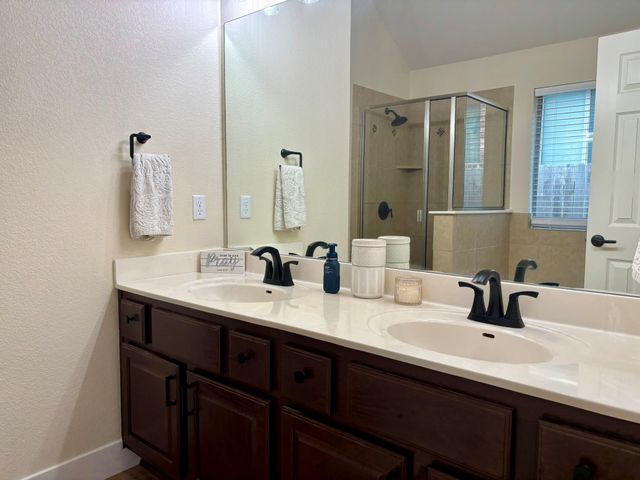 604 Cerezo DR, Leander, TX 78641