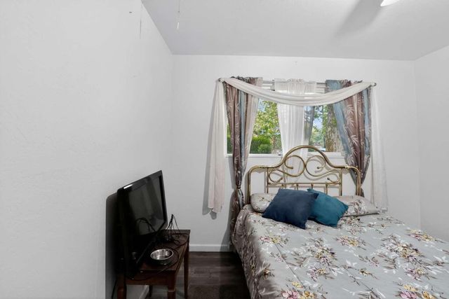 7408 Bridge Lane, Redding, CA 96002