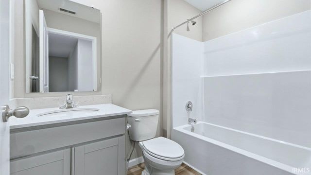 2880 Greenacre Court, Warsaw, IN 46582