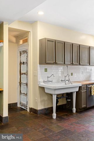 112 W UPSAL ST, Philadelphia, PA 19119