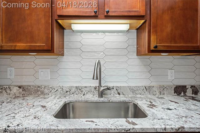 38182 Saratoga Circle Circle, Farmington Hills, MI 48331