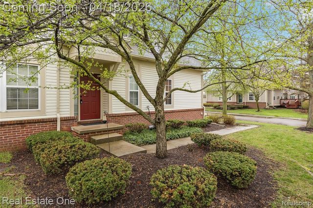 38182 Saratoga Circle Circle, Farmington Hills, MI 48331