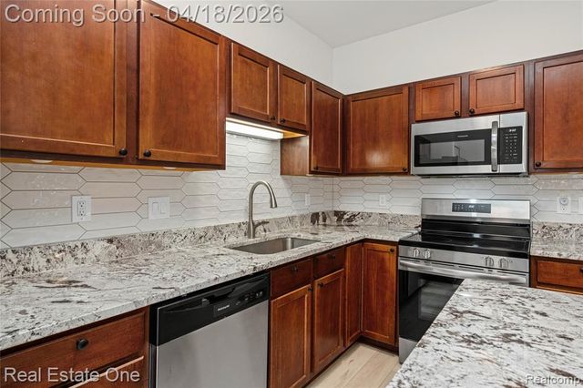 38182 Saratoga Circle Circle, Farmington Hills, MI 48331