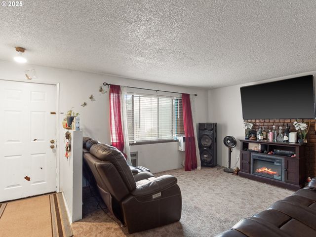 704 MAIN St, Dayton, OR 97114